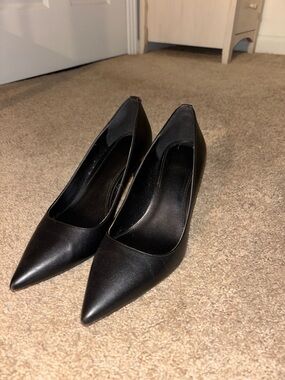 Classic Black Pointed-Toe Women's Pumps